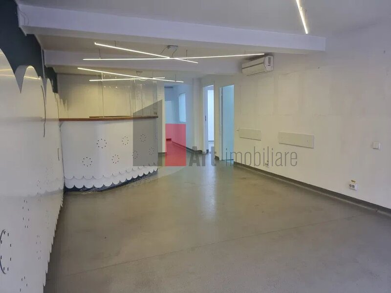 Dacia, spatiu comercial de inchiriat.